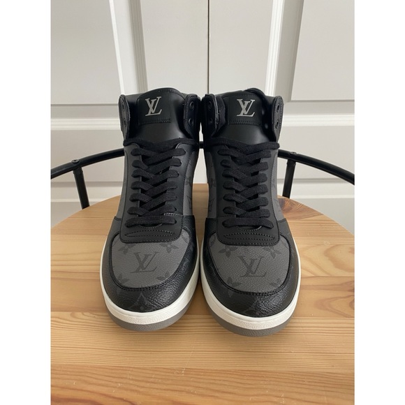 Used Louis Vuitton rivoli sneaker boot. Size 9. - Picture 6 of 7